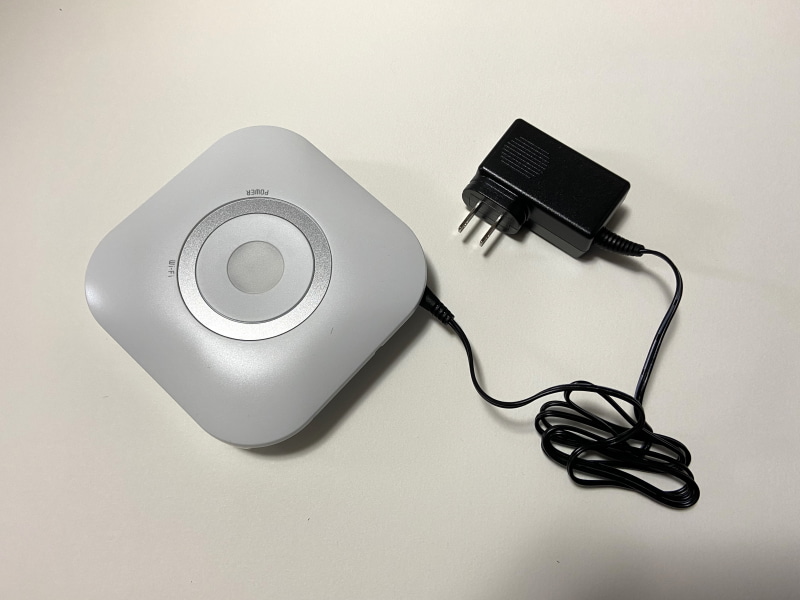 通信環境としてSIMフリーのLTEホームルータ－「Aterm HT100 LN」を用意。常時接続を考え、バッテリーではなく、電源のみで操作するタイプのルーターを選びました