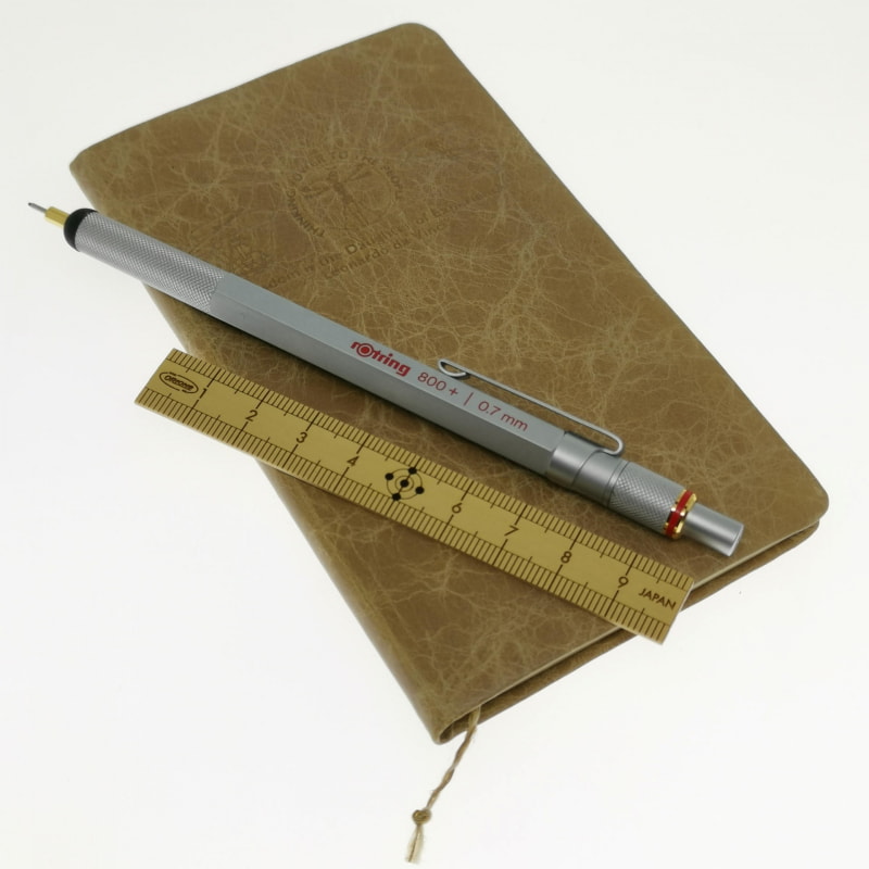 洋物のハードな筆記具や革製の手帖にも竹ものさしは意外と似合う