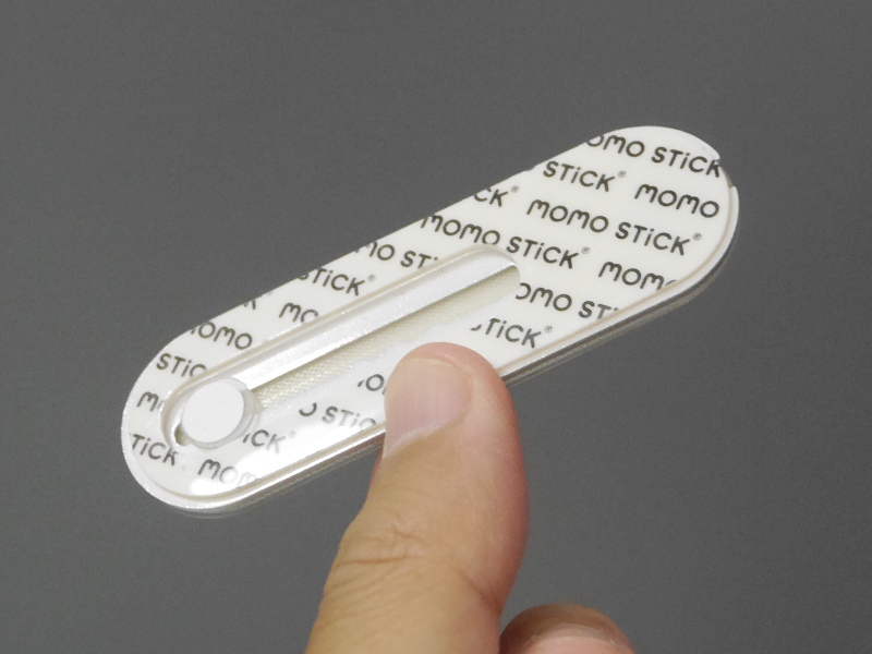 背面のシールは貼り直しが可能とのこと