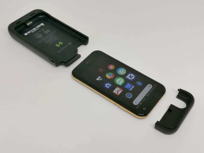 上下2個のケースパーツで、たった3秒でPalm Phoneをサンドイッチするだけ