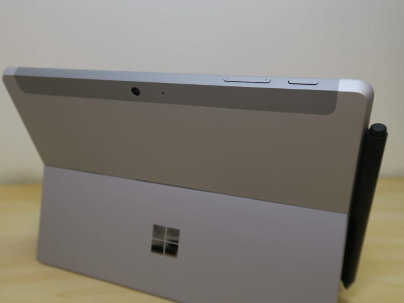 Surface Proシリーズなどと同じ背面デザイン