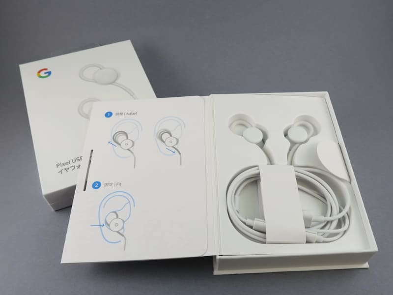 パッケージを開けたところ。扉の部分に装着方法が記載されている