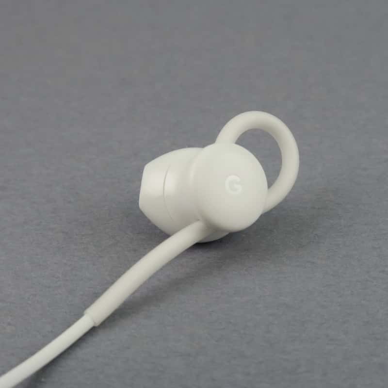 イヤホン部を外側から見たところ。「G」のマークがあしらわれている
