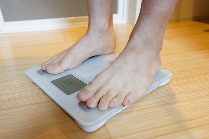 体重などの計測は上に乗って数秒間待つだけ