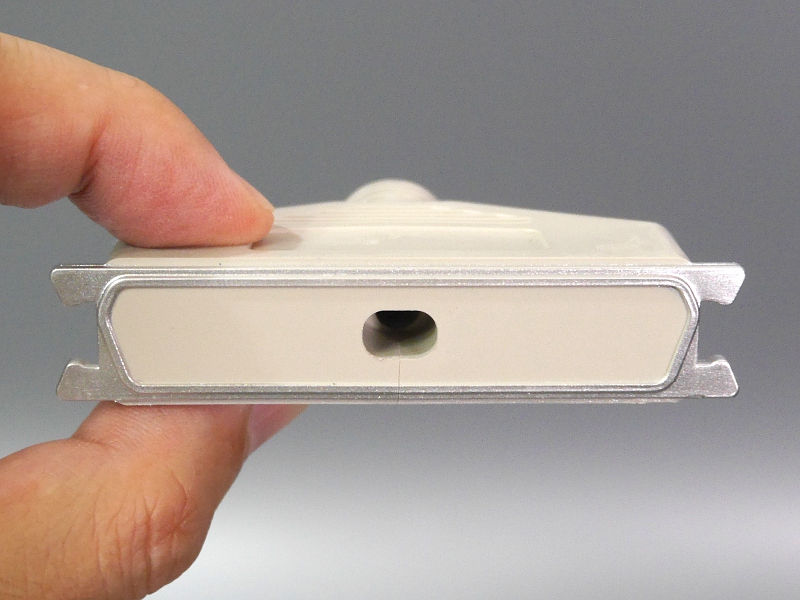 ロッキングする金具の部分は塗装で再現されている