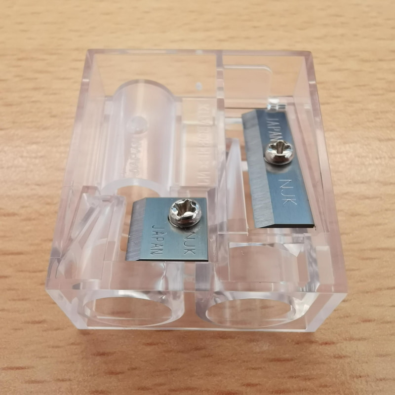 第1工程用の刃（左）、第2工程用の刃（右）の2種類がセットされている。従来の削りは第2工程用の刃だけだった感じがする