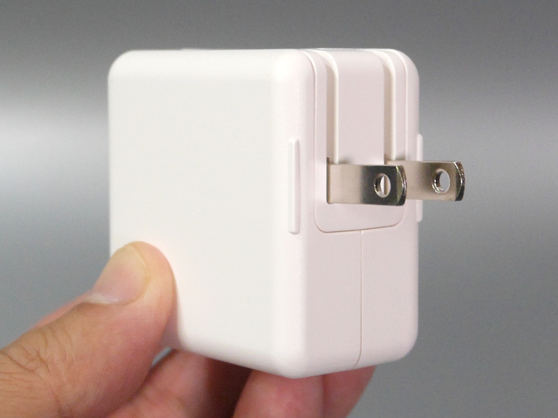 プラグは折りたたみが可能