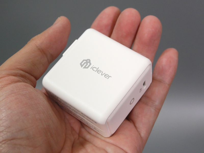 幅高さともに約5cmというコンパクトさ