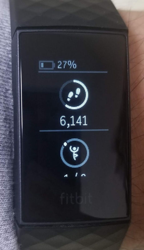 バッテリ表示はメイン画面を下から上にスワイプした画面で確認できる