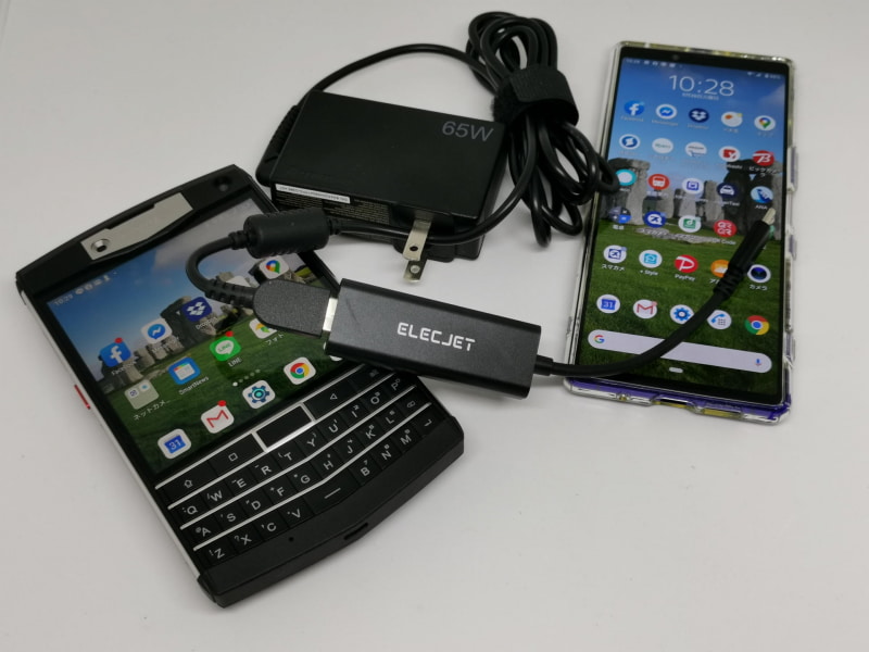 筆者愛用のType-C充電ポートを備えたスマホにも充電