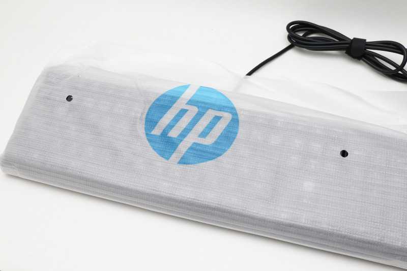 箱のなかではHPの大きなロゴの入った袋に入っている