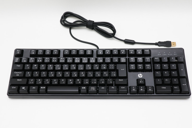 接続しなければただの黒いPC用のキーボード。スペースキーが長め