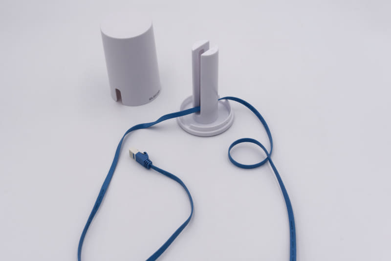 最初にケーブルの一端を芯の中心部に通し、もう一端の方を巻き付けていく