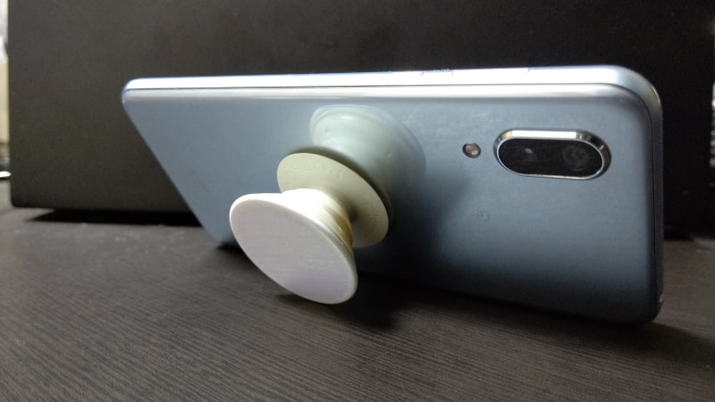 落下防止のグリップですが結構便利です