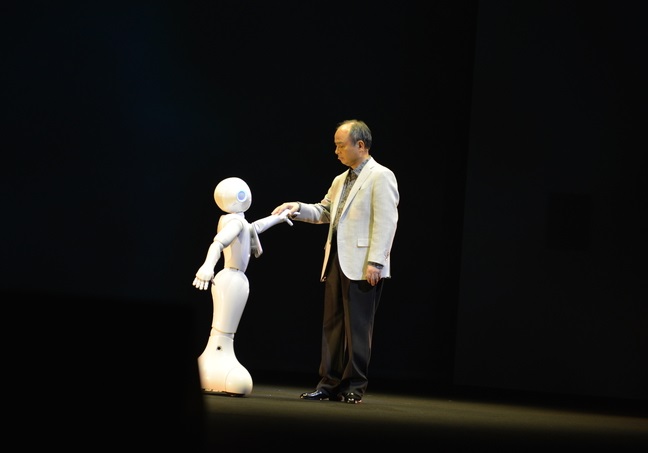 孫氏とPepper氏の感動の出会い