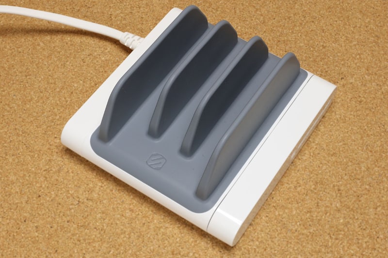 タブレット向け充電モジュールの垂直充電ステーション（Scosche BaseLynx Vertical Charging Station）