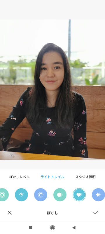 同じように［ギャラリー］で［編集］を選び、［ライトトレイル］で光のエフェクトを調整