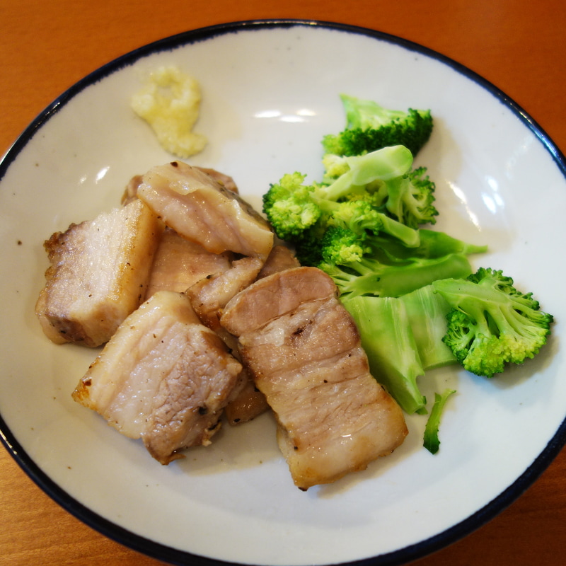 低温調理した豚肉のソテー。牛肉ステーキも良かったですが、筆者的にはこれが優勝です！