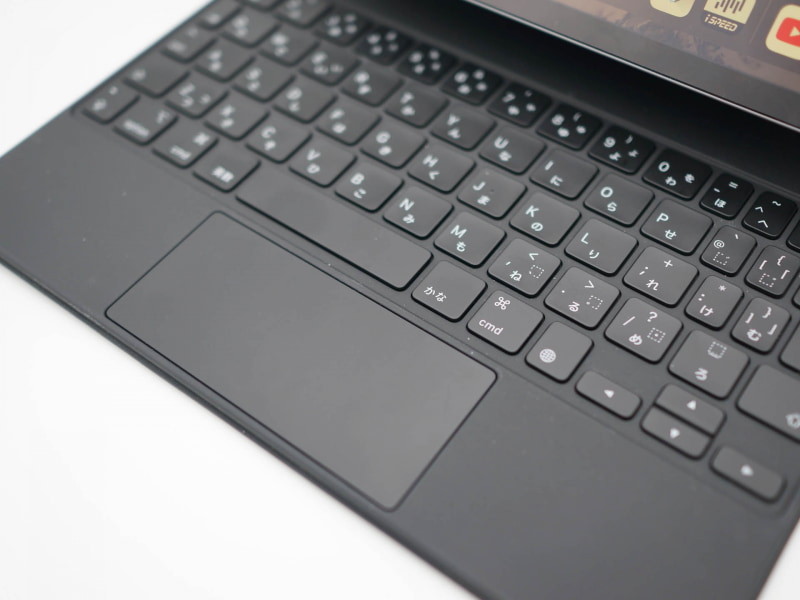 Magic Keyboardはトラックパッド付き。しかしiPadアプリはタッチ操作が基本なので、トラックパッドはパソコンほど重要ではない