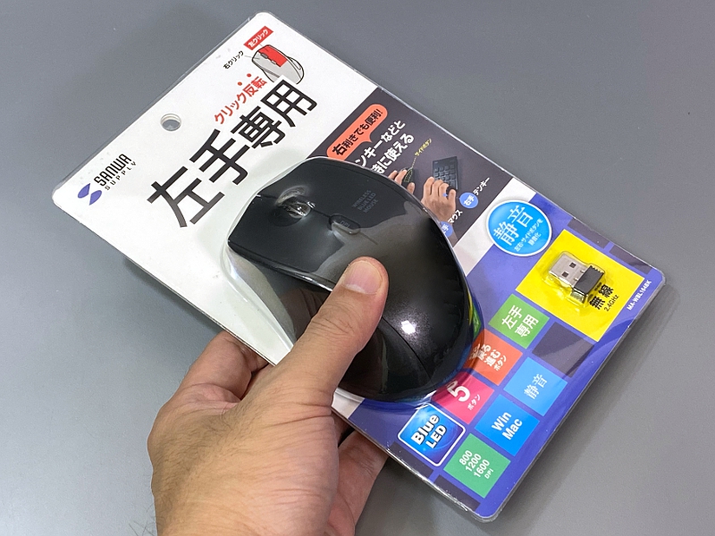 パッケージ。左手専用であることが大きく書かれている