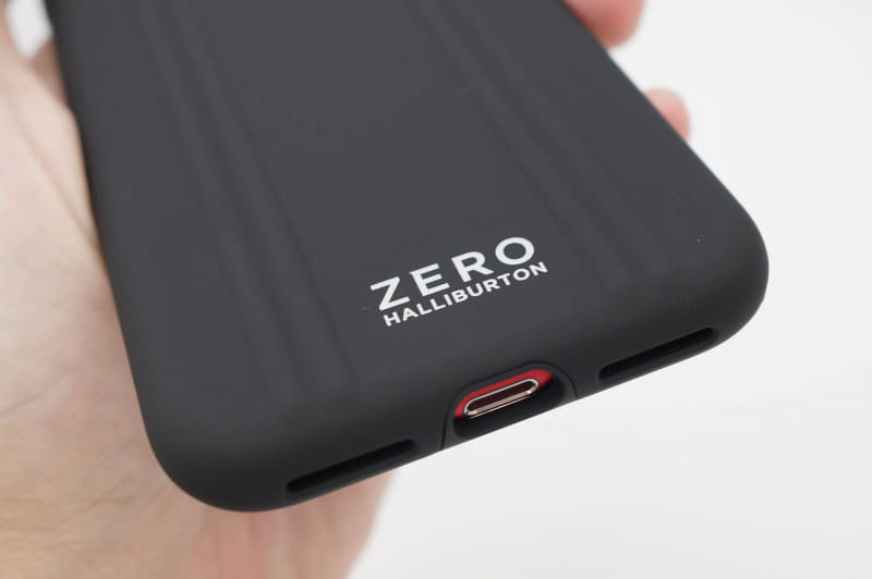 ブラックだけマット仕上げ。シリコンぽい質感で滑り止めになりそうなくらい