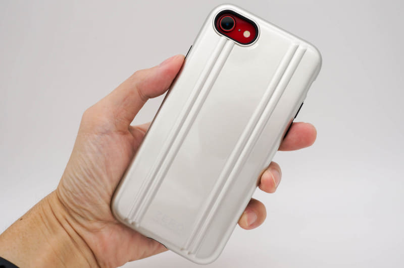 ZERO HALLIBURTON Hybrid Shockproof Case。ゼロハリ特有のリブラインが特徴