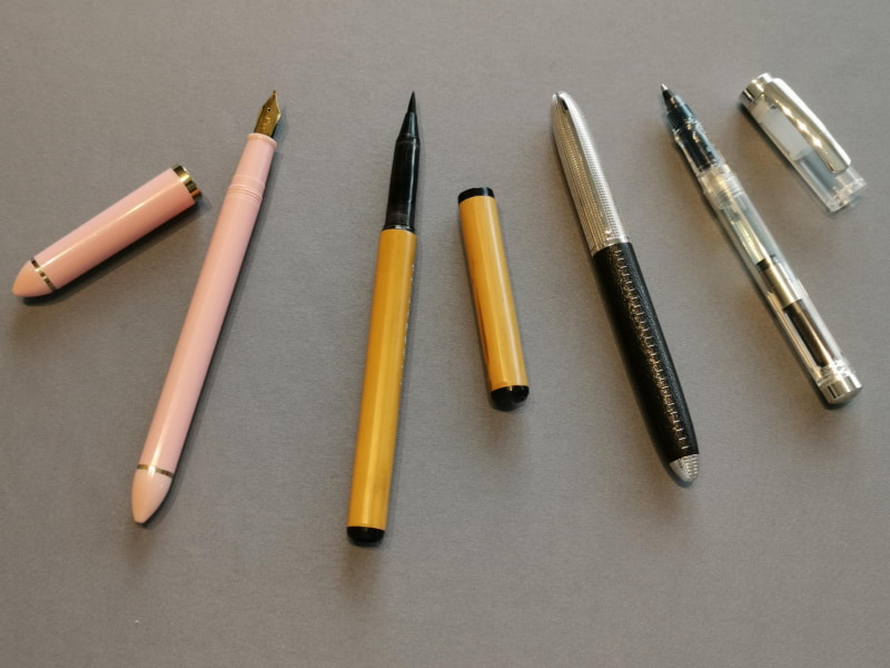 昨今、万年筆以外に万年筆用のインクを使う筆記具は増えてきている