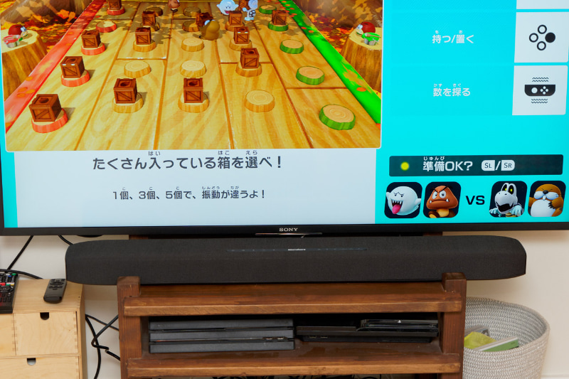 テレビ前のラックに置いてみたが、やはりはみ出てしまった