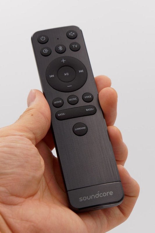 付属リモコンで全ての機能を利用可能。ARCでテレビと接続しているときは、テレビのリモコンで音量調節できる