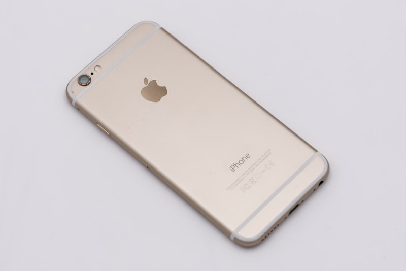iPhone 6は6年近く活躍してくれた。わりと傷も目立つ