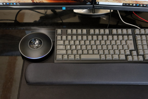 2台1セットのワイヤレススピーカーフォン「eMeet M220」が、オンライン