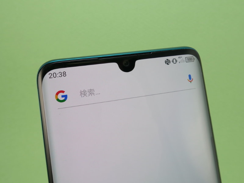 フロントカメラはディスプレイの上部の水滴型ノッチに内蔵されている