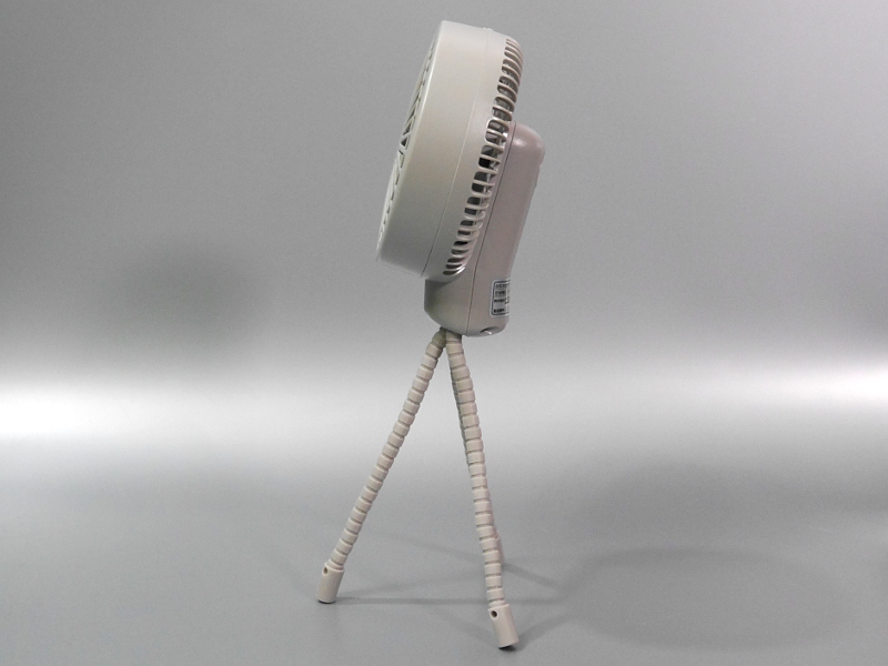 横から見たところ。本体内にリチウムイオン電池を内蔵している