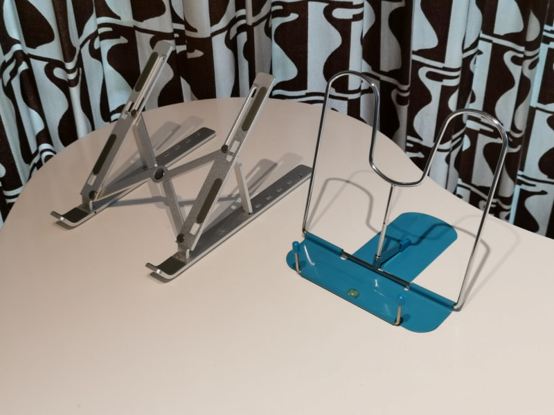 そういえば25年以上前には丸善で買った980円の書見台を使って同じことをやっていたのを思い出した