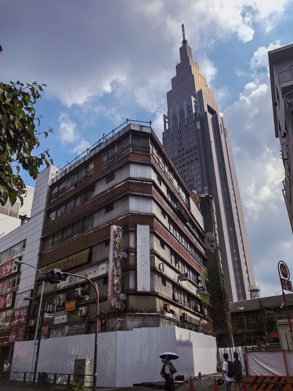 自動補正後（左）から風景レンズを適用（右）。