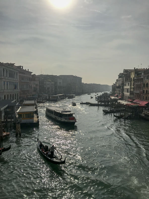 こちらもきれいに合成されていますが、写真によってはコラ画像っぽく見えてしまうことも。写真撮影時であればレンズの乗り具合を確認できるため、このような失敗も少なくなりそうです