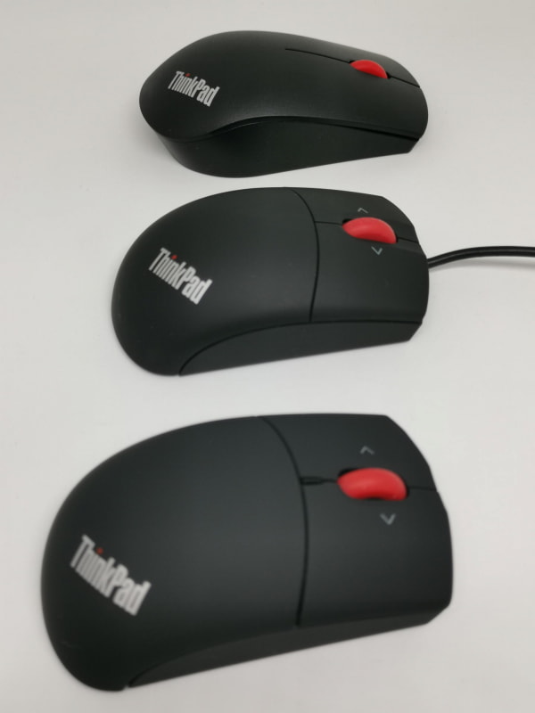 手前から奥に向かって、ThinkPad Bluetoothレーザー・マウス、ThinkPad USBレーザーマウス、ThinkPad エッセンシャル ワイヤレス マウス