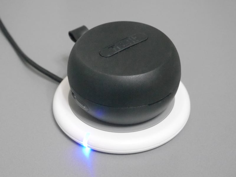 ワイヤレス充電器による充電に対応する