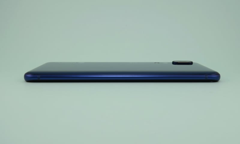 左側面は何もパーツが備えられていない