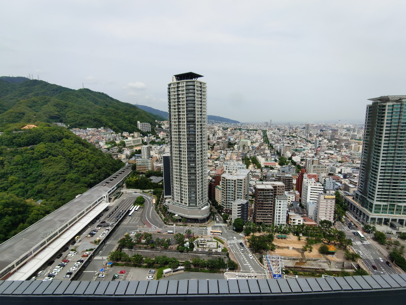 超広角カメラを使い、ガラス越しに5186×3876ドットのフルサイズで撮影