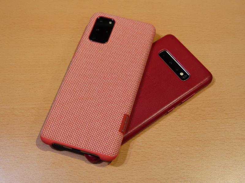 auのメイン回線をGalaxy S10＋ SCV42（右）から、Galaxy S20＋ 5G SCG02（左）に機種変更。背面カバーはdocomo selectで販売中のGalaxy純正<a href="https://onlineshop.smt.docomo.ne.jp/options/detail.html?item-code=ASC69528" class="strong b">「SC-52A KVADRAT COVER」</a>を購入。どうして、au +1 collectionでは扱わないんでしょう？