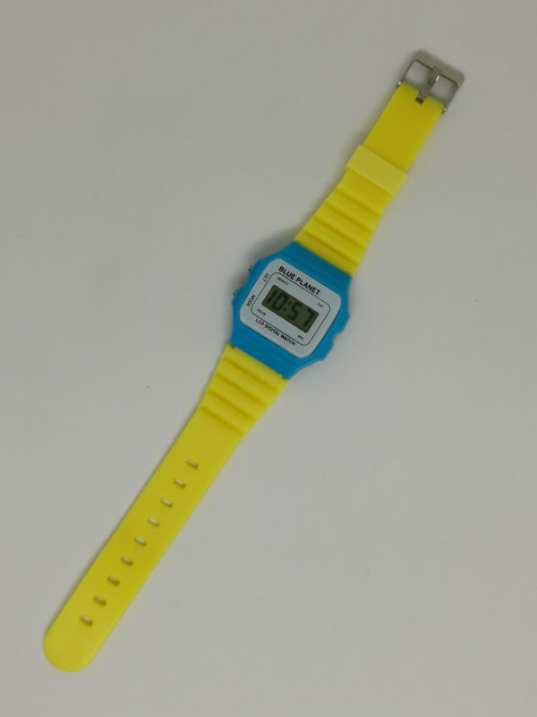 100均腕時計と言えばBLUE PLANETブランドのこのデザインがオリジナルだ