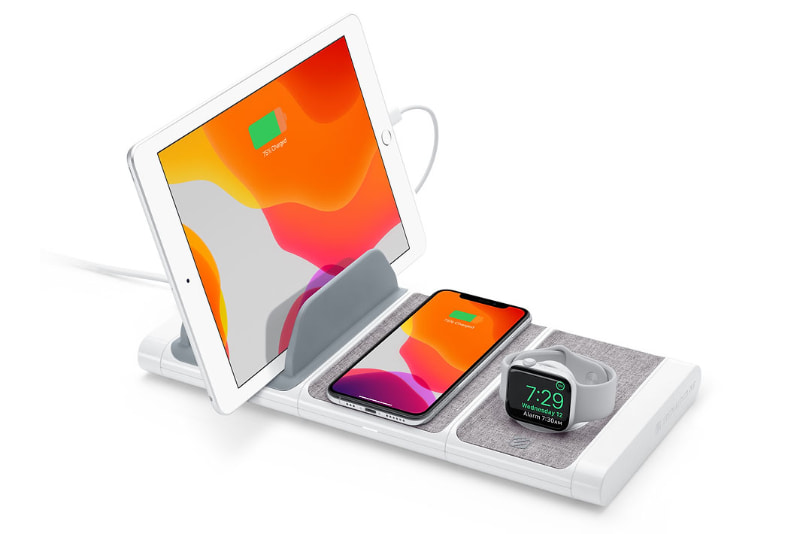 コチラは「Scosche BaseLynx Modular Charging System Kit」。複数の充電台を組み替えて使えるモジュール式のチャージャーなでのあり、ヒッジョーに便利なので絶賛愛用中だョ!!!