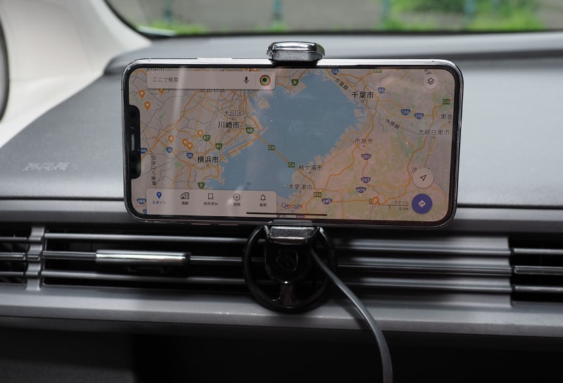 続いて横位置で、吹き出し口の上にセット。これもほぼ問題なく空気の流れが妨げられなかった。