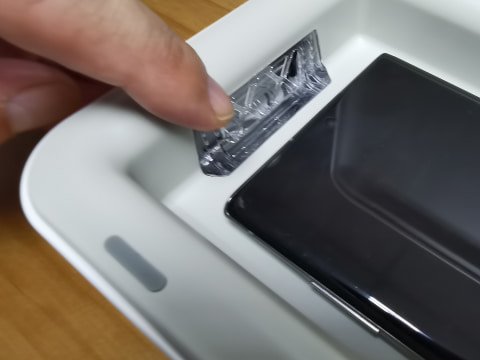 新品 サムスン Qi ワイヤレス充電器 UV 除菌BOX スマホやマスクを除菌、サムスンのワイヤレス充電対応除菌BOXが