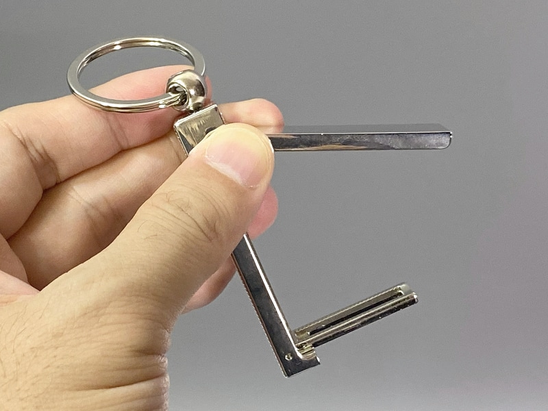 展開した状態。横から見ると口が狭まったコの字になる