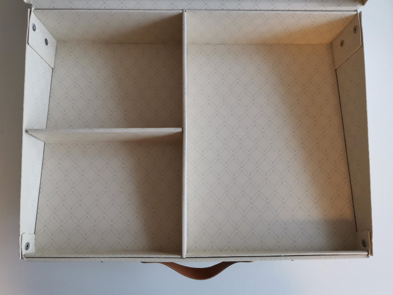 内部は大小3つのコンパートメントが用意されて工夫して様々に使える