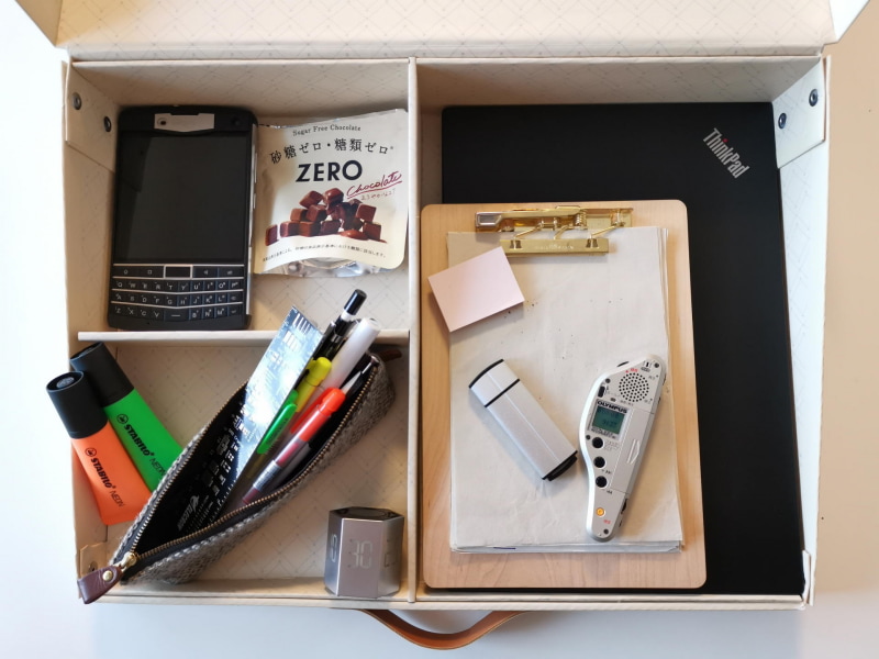 テレワークでネットミーティングならこういうモノを収納して目的の場所に！