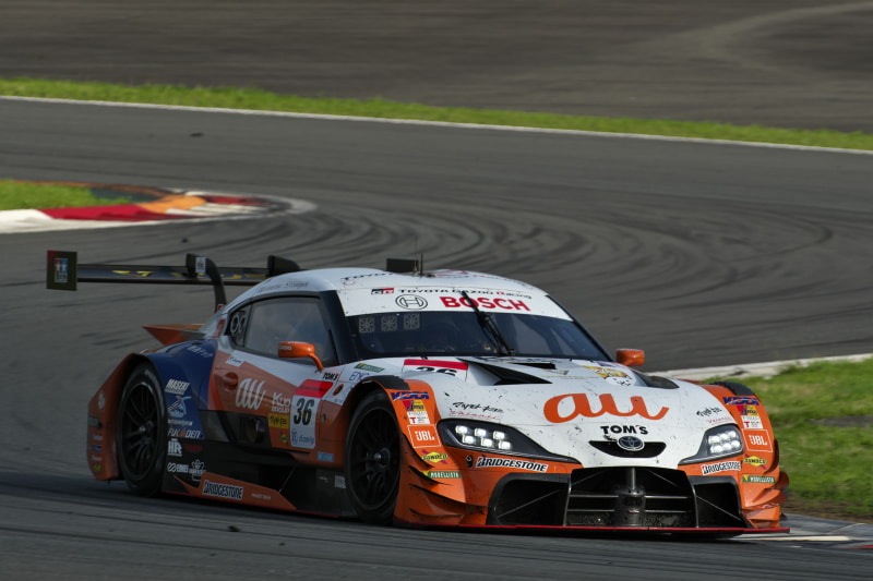 走行するau TOM'S GR Supra（36号車）