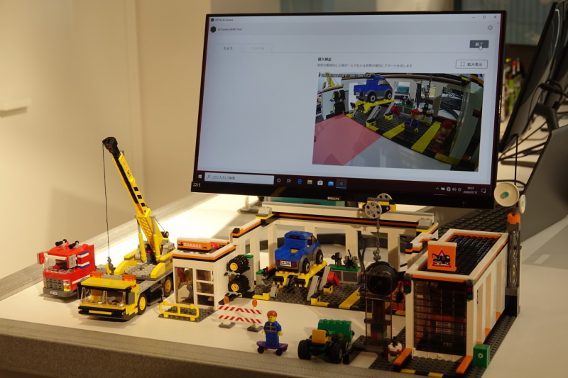 赤いエリアに入っている人を認識し危険を警告したり人数をカウントしたりできる